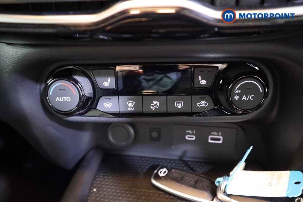 Nissan Juke Tekna Automatic Petrol SUV - Stock Number (1596679) - 8th supplementary image