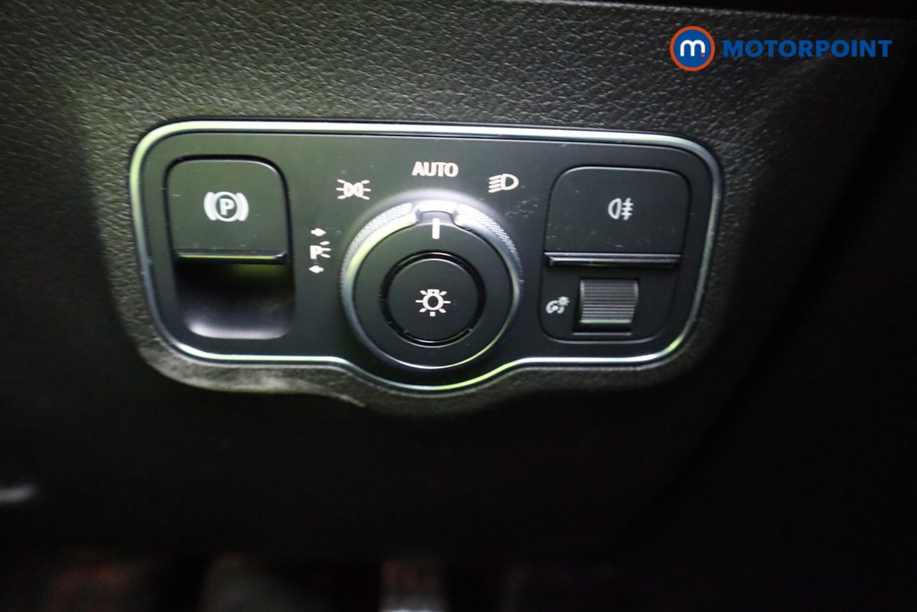 Mercedes-Benz GLB Amg Line Automatic Petrol SUV - Stock Number (1597280) - 7th supplementary image