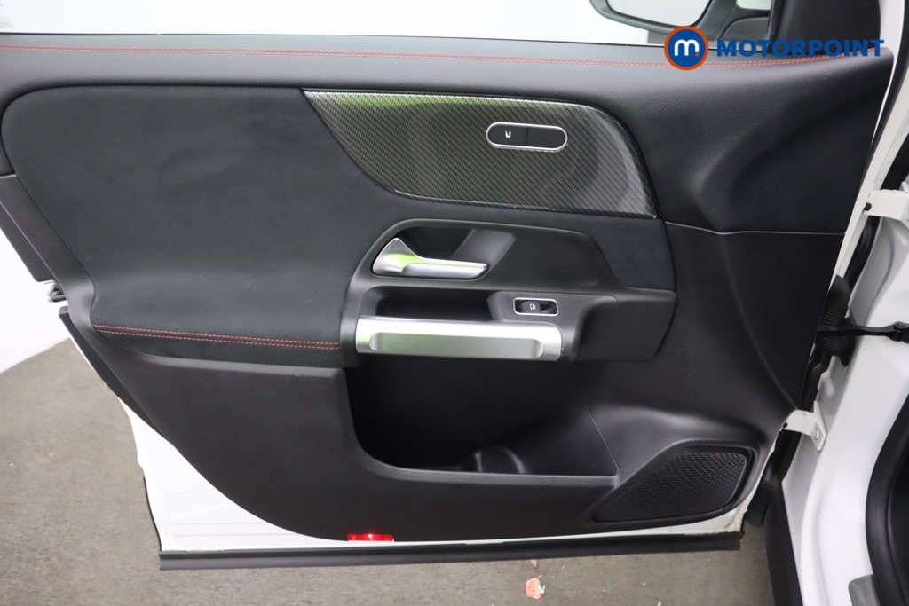 Mercedes-Benz GLB Amg Line Automatic Petrol SUV - Stock Number (1597280) - 34th supplementary image