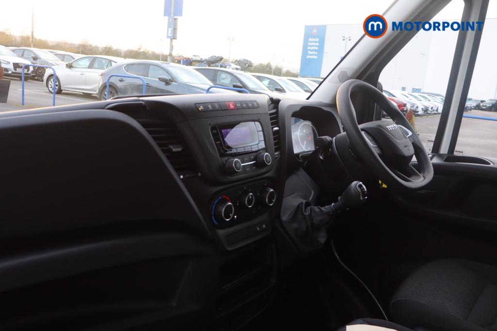 Iveco Daily Business Manual Diesel High Volume-High Roof Van - Stock Number (1597400) - 4th supplementary image