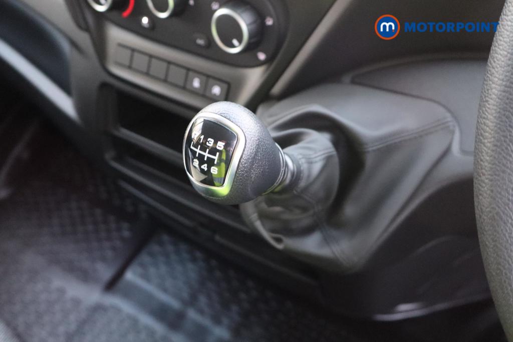 Iveco Daily Business Manual Diesel High Volume-High Roof Van - Stock Number (1597400) - Drivers side rear corner