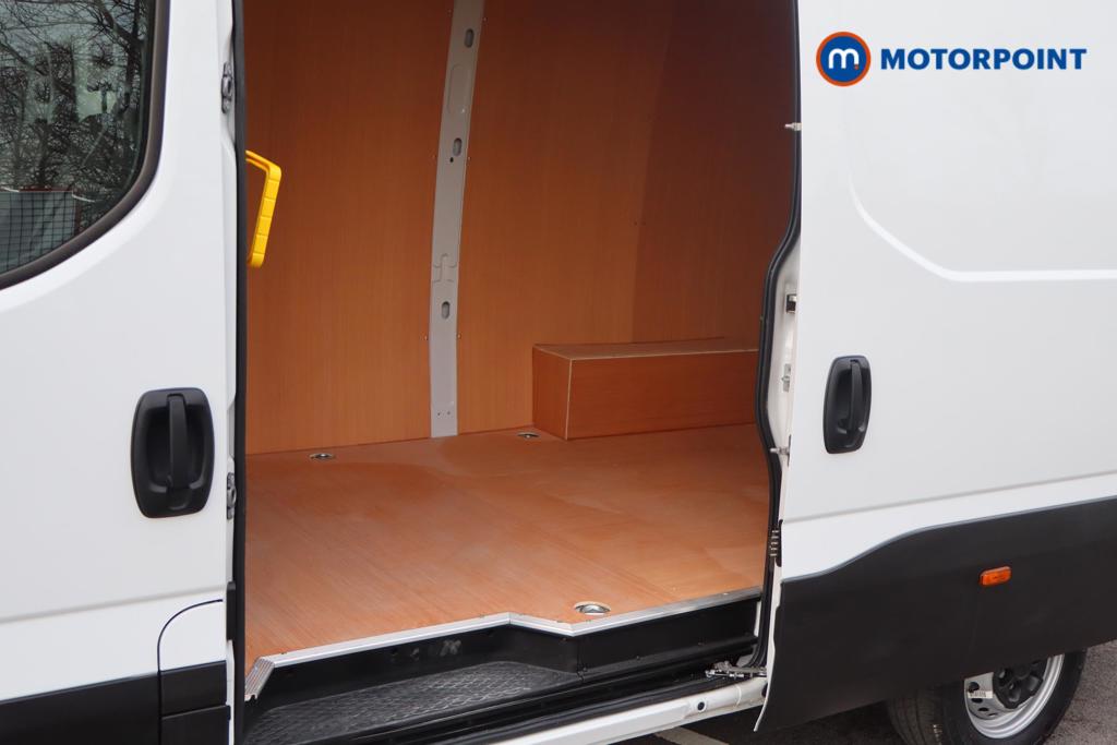 Iveco Daily Business Manual Diesel High Volume-High Roof Van - Stock Number (1597402) - 7th supplementary image