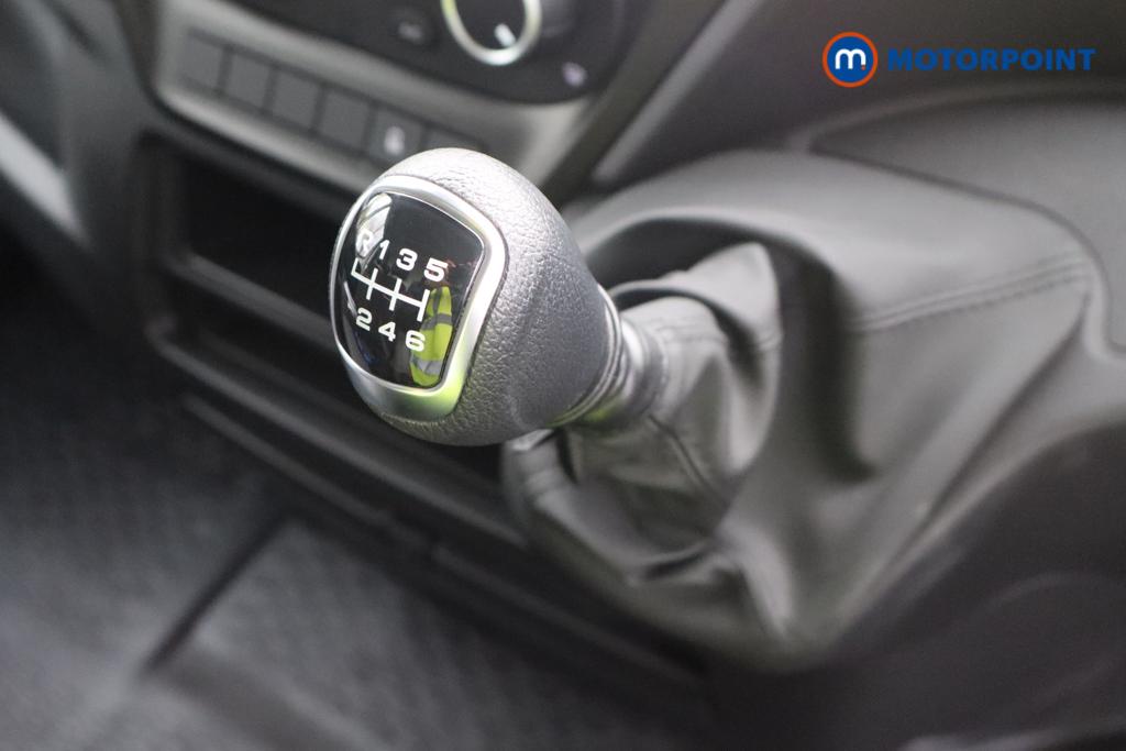 Iveco Daily Business Manual Diesel High Volume-High Roof Van - Stock Number (1597402) - Rear bumper