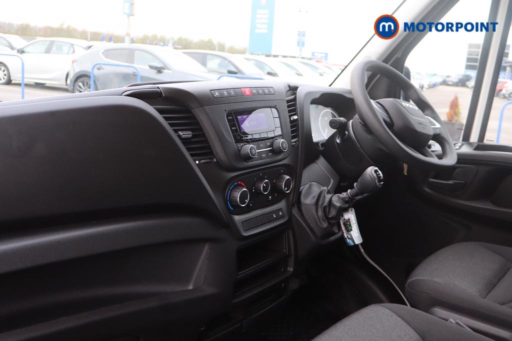 Iveco Daily Business Manual Diesel High Volume-High Roof Van - Stock Number (1597406) - 6th supplementary image