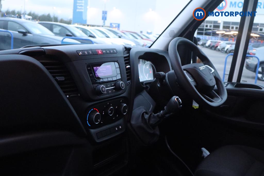 Iveco Daily Business Manual Diesel High Volume-High Roof Van - Stock Number (1597410) - 5th supplementary image