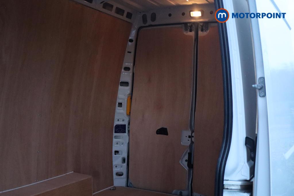 Iveco Daily Business Manual Diesel High Volume-High Roof Van - Stock Number (1597410) - 8th supplementary image