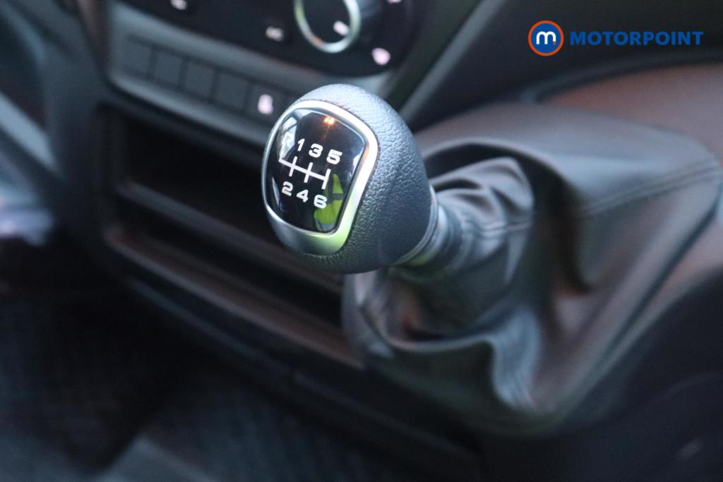 Iveco Daily Business Manual Diesel High Volume-High Roof Van - Stock Number (1597410) - Drivers side rear corner