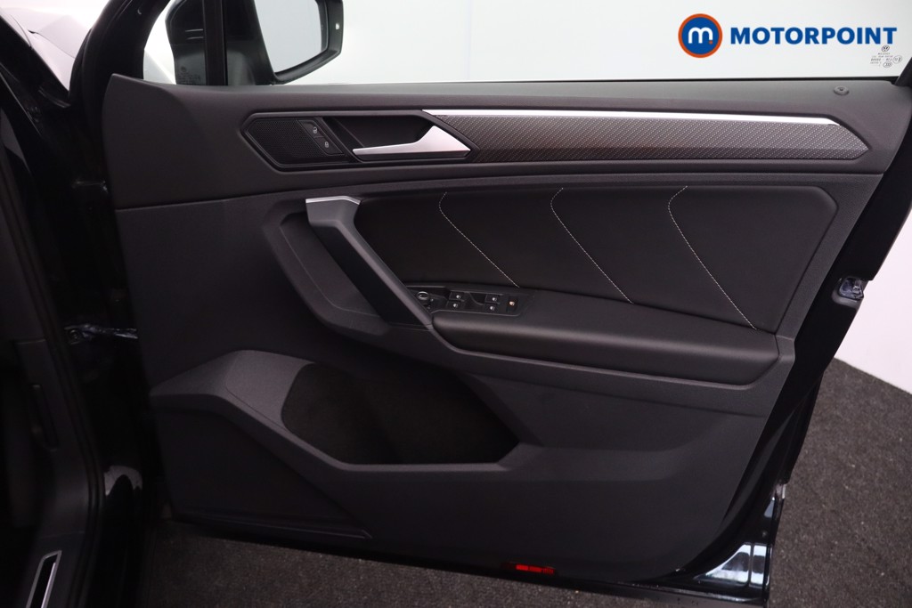 Volkswagen Tiguan R-Line Automatic Petrol SUV - Stock Number (1597834) - 12th supplementary image