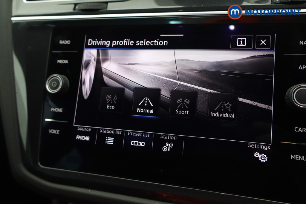 Volkswagen Tiguan R-Line Automatic Petrol SUV - Stock Number (1597834) - 29th supplementary image