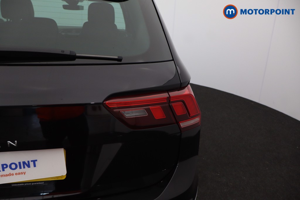 Volkswagen Tiguan R-Line Automatic Petrol SUV - Stock Number (1597834) - 34th supplementary image