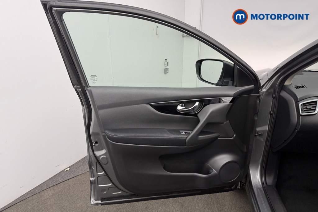 Nissan Qashqai N-Connecta Manual Petrol SUV - Stock Number (1598391) - 4th supplementary image