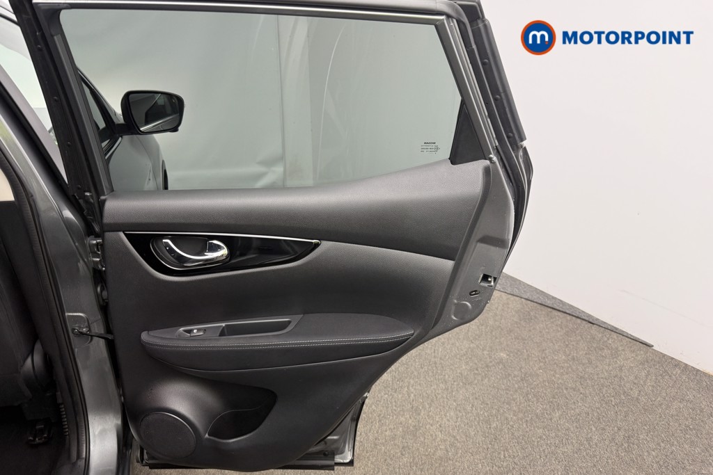 Nissan Qashqai N-Connecta Manual Petrol SUV - Stock Number (1598391) - 16th supplementary image