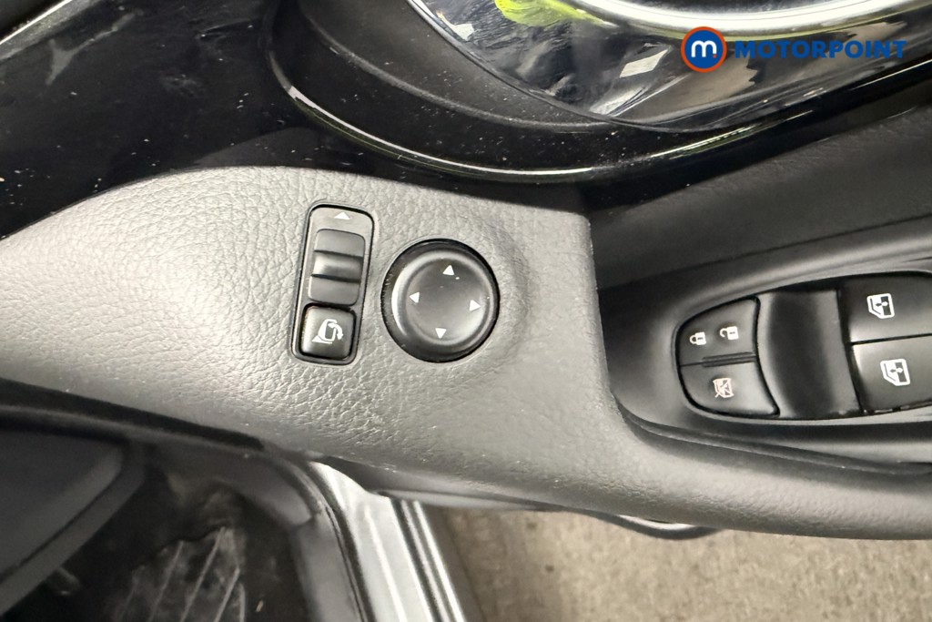 Nissan Qashqai N-Connecta Manual Petrol SUV - Stock Number (1598391) - 21st supplementary image