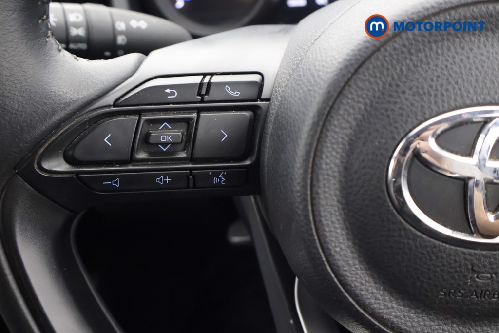 Toyota Yaris Design Automatic Petrol-Electric Hybrid Hatchback - Stock Number (1599987) - 2nd supplementary image