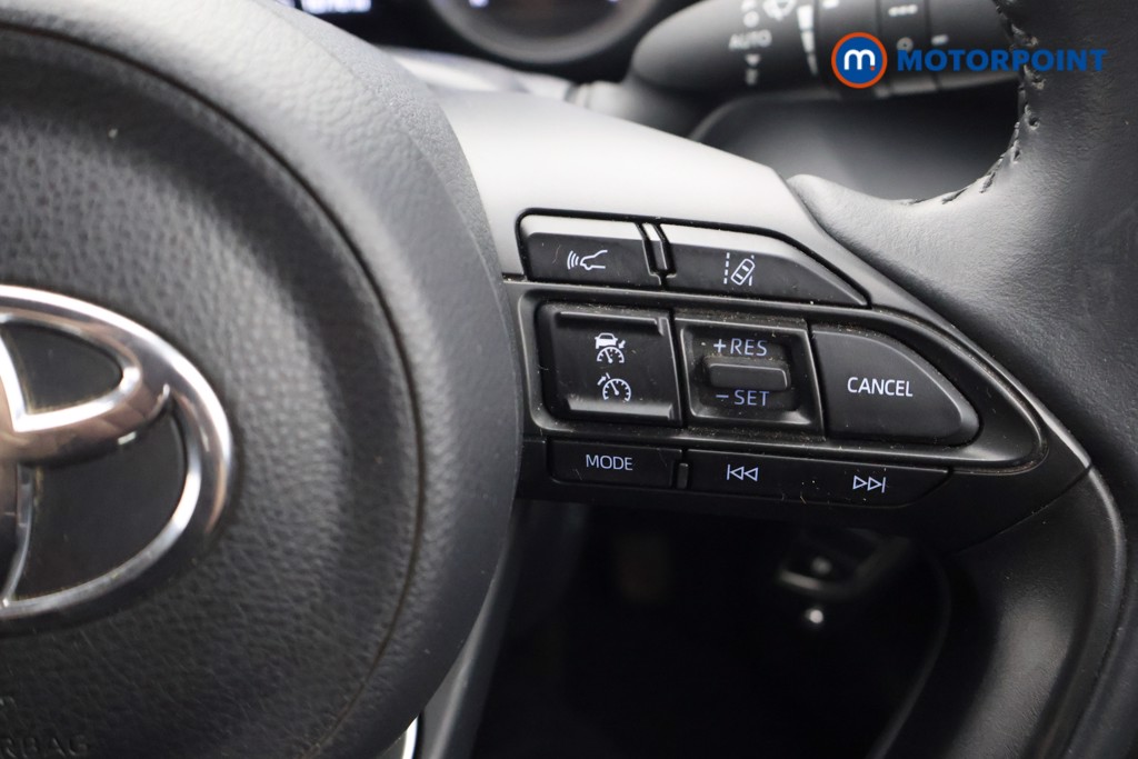Toyota Yaris Design Automatic Petrol-Electric Hybrid Hatchback - Stock Number (1599987) - 3rd supplementary image