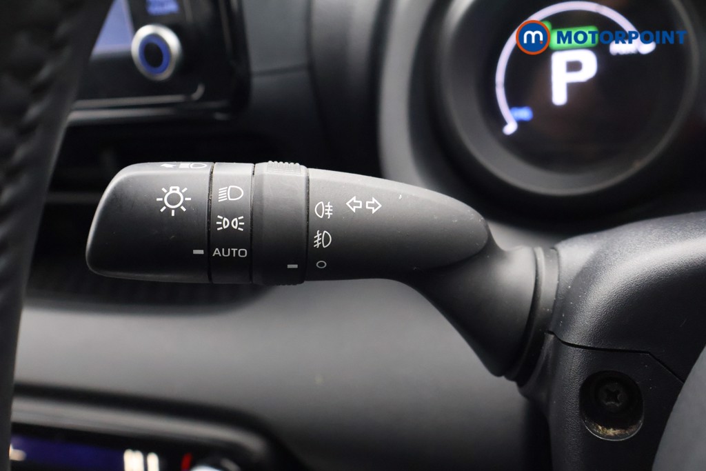 Toyota Yaris Design Automatic Petrol-Electric Hybrid Hatchback - Stock Number (1599987) - 4th supplementary image