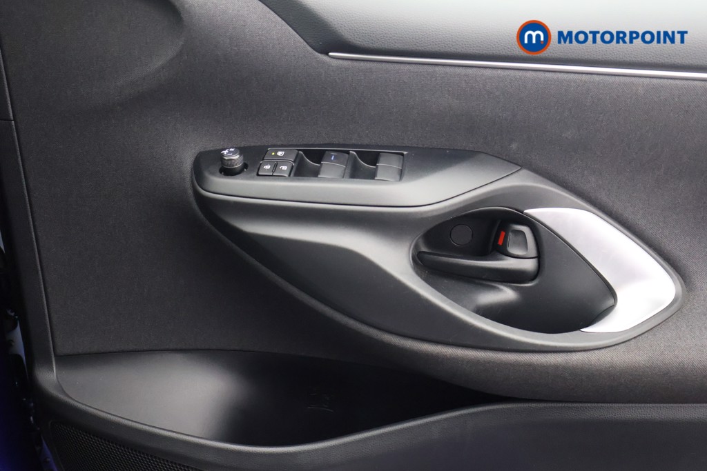 Toyota Yaris Design Automatic Petrol-Electric Hybrid Hatchback - Stock Number (1599987) - 13th supplementary image