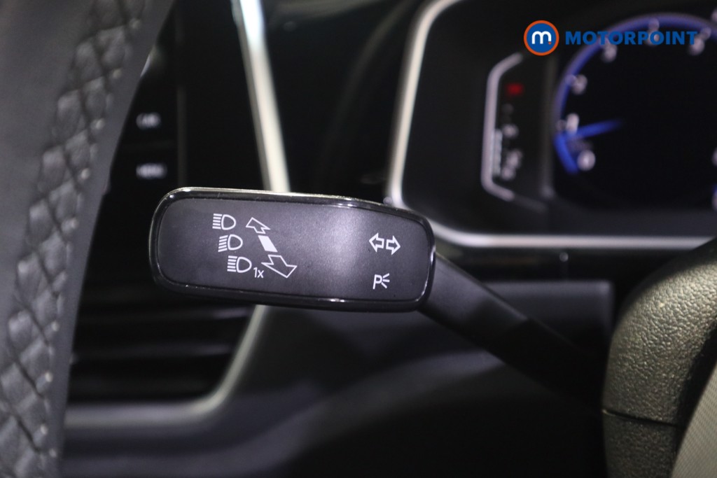 Volkswagen T-Roc R-Line Manual Petrol SUV - Stock Number (1600048) - 8th supplementary image