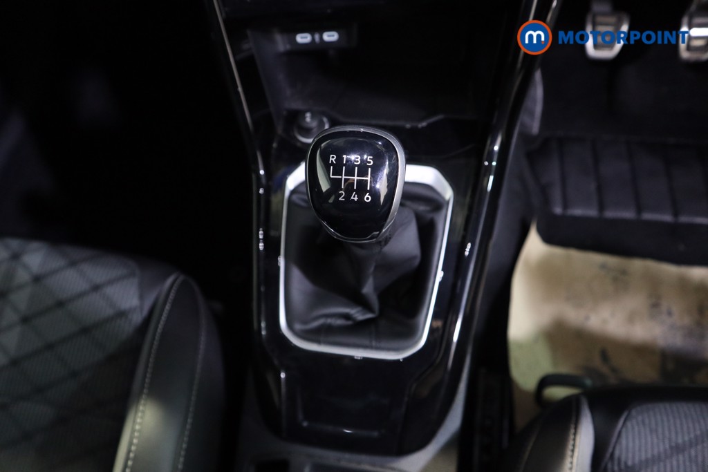 Volkswagen T-Roc R-Line Manual Petrol SUV - Stock Number (1600048) - 11th supplementary image