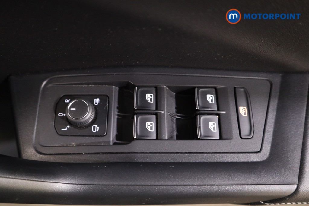 Volkswagen T-Roc R-Line Manual Petrol SUV - Stock Number (1600048) - 13th supplementary image