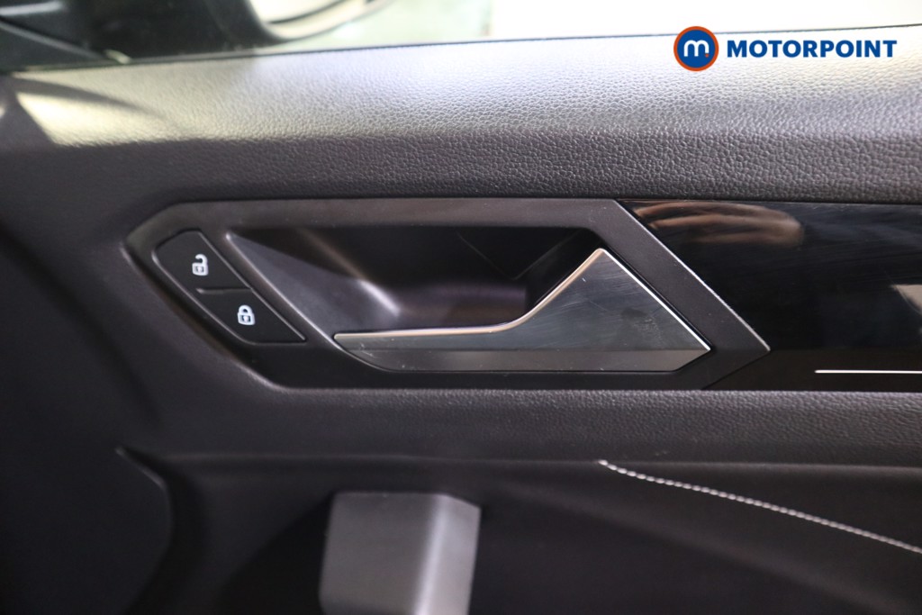 Volkswagen T-Roc R-Line Manual Petrol SUV - Stock Number (1600048) - 14th supplementary image