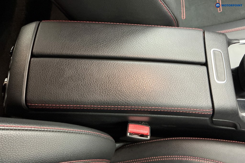 Mercedes-Benz GLB Amg Line Automatic Petrol SUV - Stock Number (1592450) - 13th supplementary image