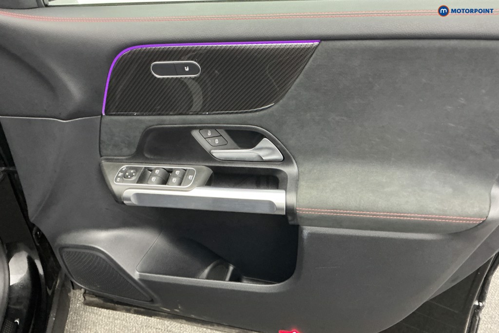 Mercedes-Benz GLB Amg Line Automatic Petrol SUV - Stock Number (1592450) - 21st supplementary image