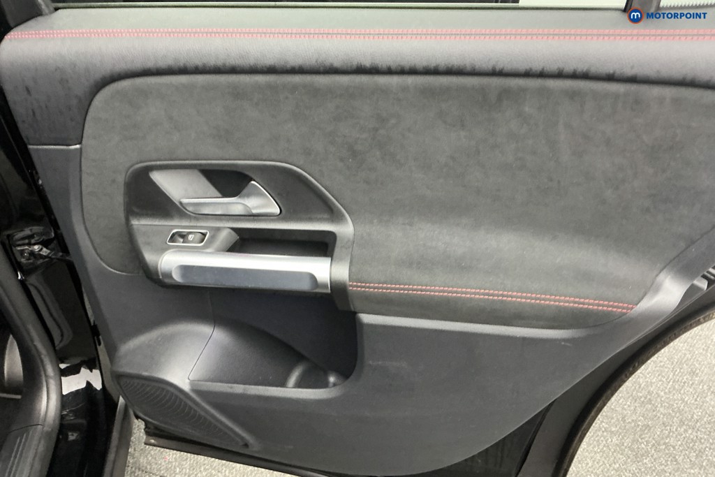 Mercedes-Benz GLB Amg Line Automatic Petrol SUV - Stock Number (1592450) - 23rd supplementary image