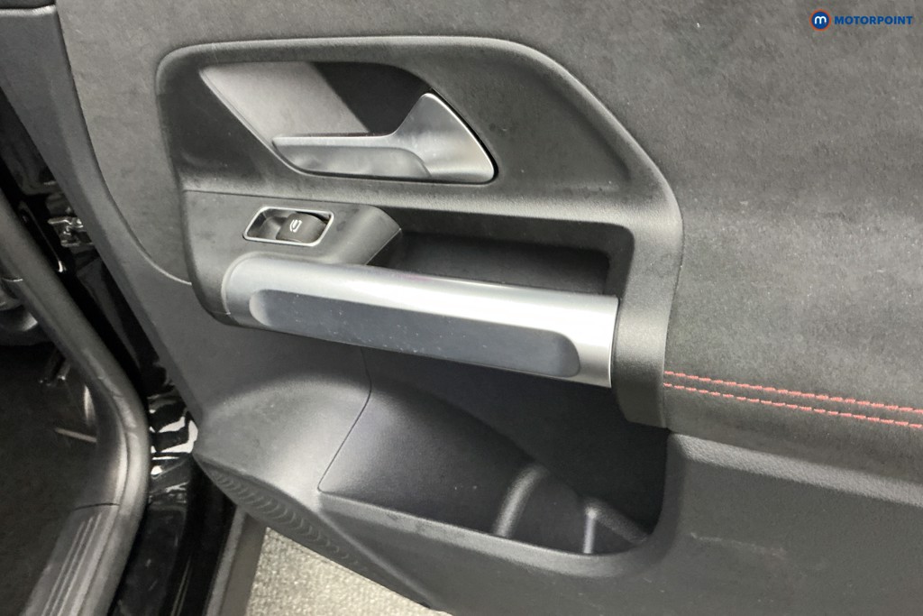 Mercedes-Benz GLB Amg Line Automatic Petrol SUV - Stock Number (1592450) - 24th supplementary image