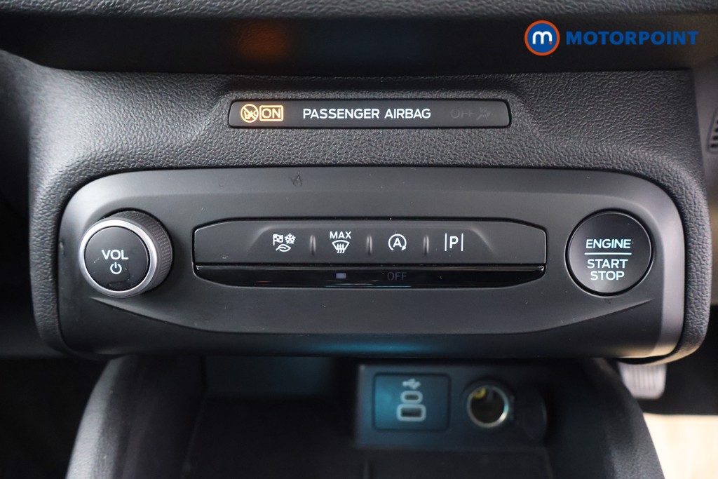 Ford Focus Titanium Manual Petrol Estate - Stock Number (1594015) - 9th supplementary image