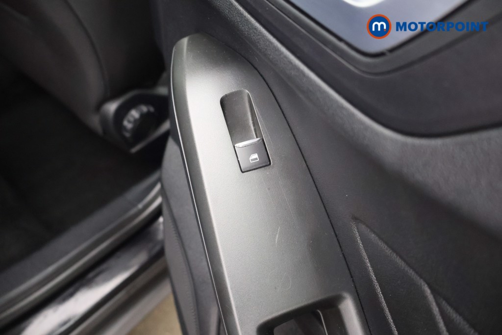 Ford Focus Titanium Manual Petrol Estate - Stock Number (1594015) - 21st supplementary image