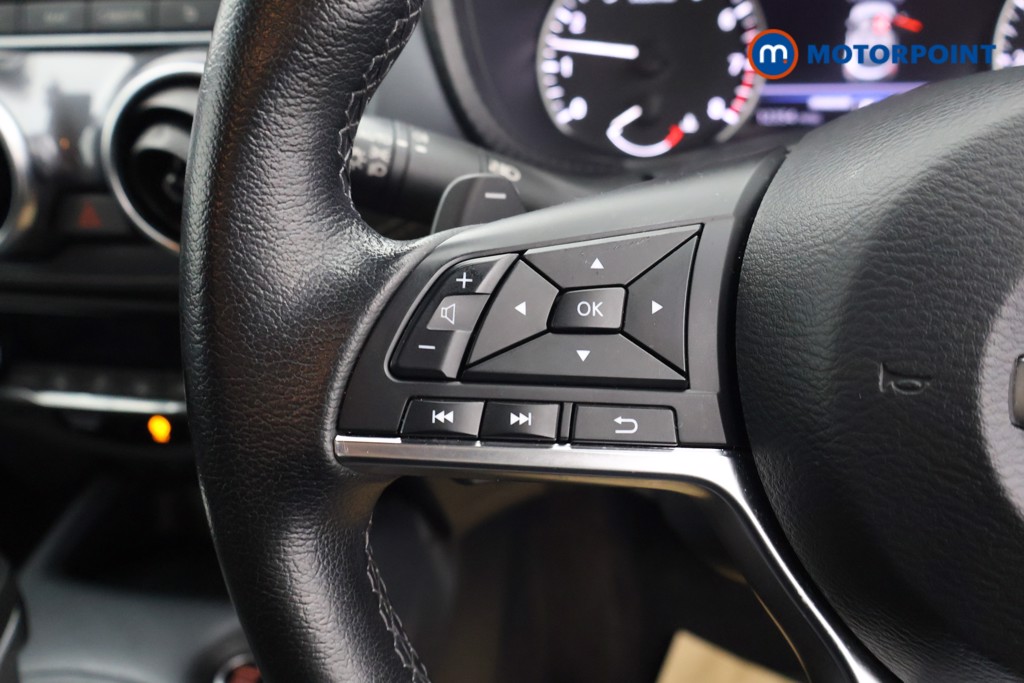 Nissan Juke N-Connecta Automatic Petrol SUV - Stock Number (1596419) - 2nd supplementary image