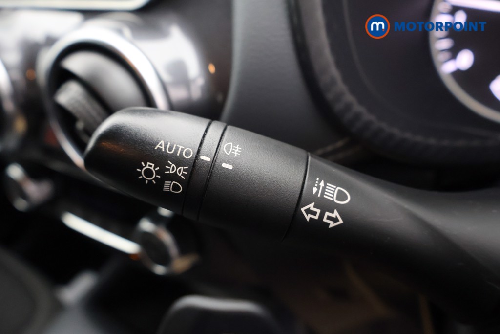 Nissan Juke N-Connecta Automatic Petrol SUV - Stock Number (1596419) - 6th supplementary image