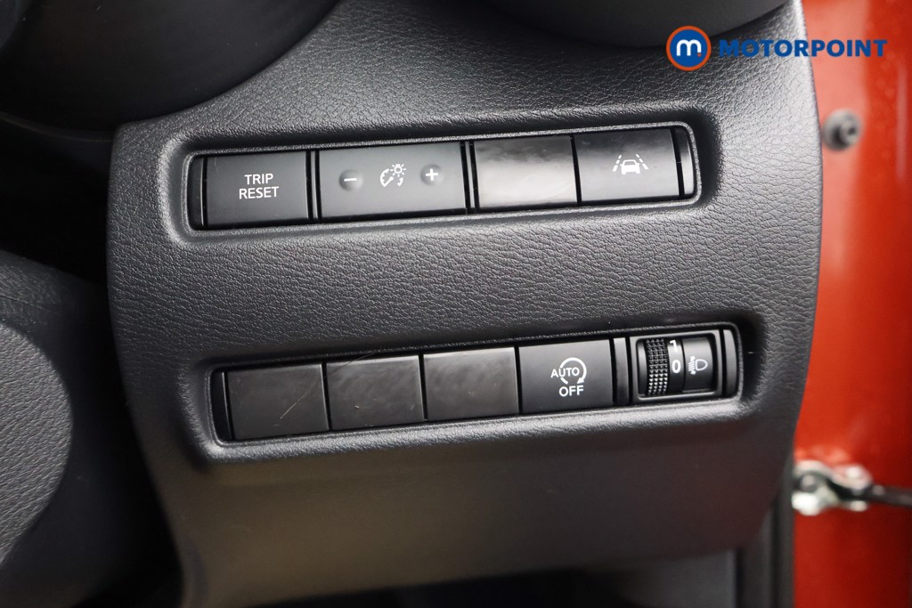 Nissan Juke N-Connecta Automatic Petrol SUV - Stock Number (1596419) - 8th supplementary image