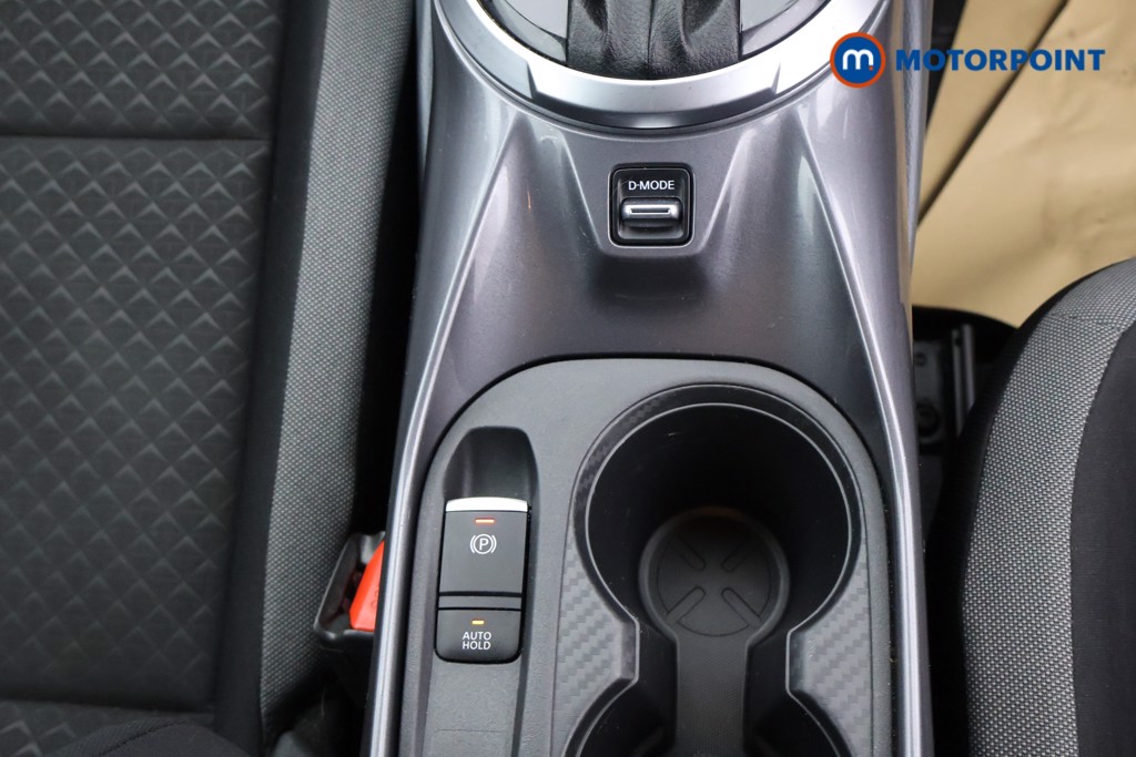 Nissan Juke N-Connecta Automatic Petrol SUV - Stock Number (1596419) - 16th supplementary image