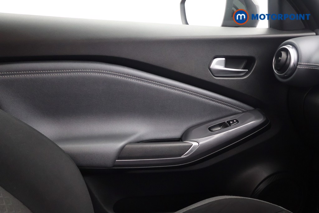 Nissan Juke N-Connecta Automatic Petrol SUV - Stock Number (1596419) - 18th supplementary image