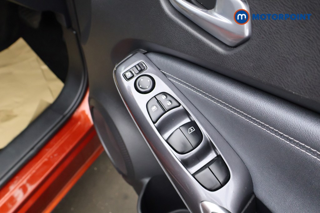 Nissan Juke N-Connecta Automatic Petrol SUV - Stock Number (1596419) - 21st supplementary image