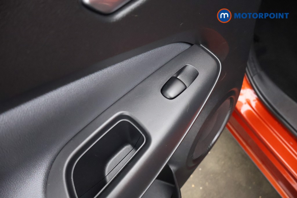 Nissan Juke N-Connecta Automatic Petrol SUV - Stock Number (1596419) - 31st supplementary image