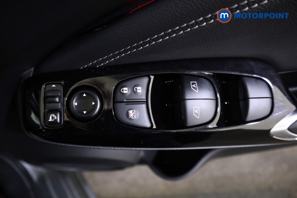 Nissan Juke Tekna Automatic Petrol SUV - Stock Number (1596678) - 8th supplementary image