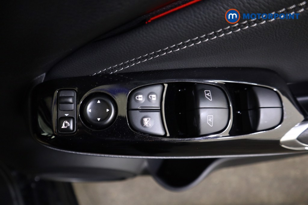 Nissan Juke Tekna Automatic Petrol SUV - Stock Number (1596682) - 8th supplementary image