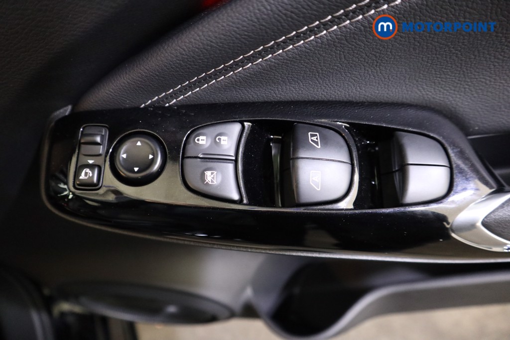 Nissan Juke Tekna Automatic Petrol SUV - Stock Number (1596685) - 8th supplementary image