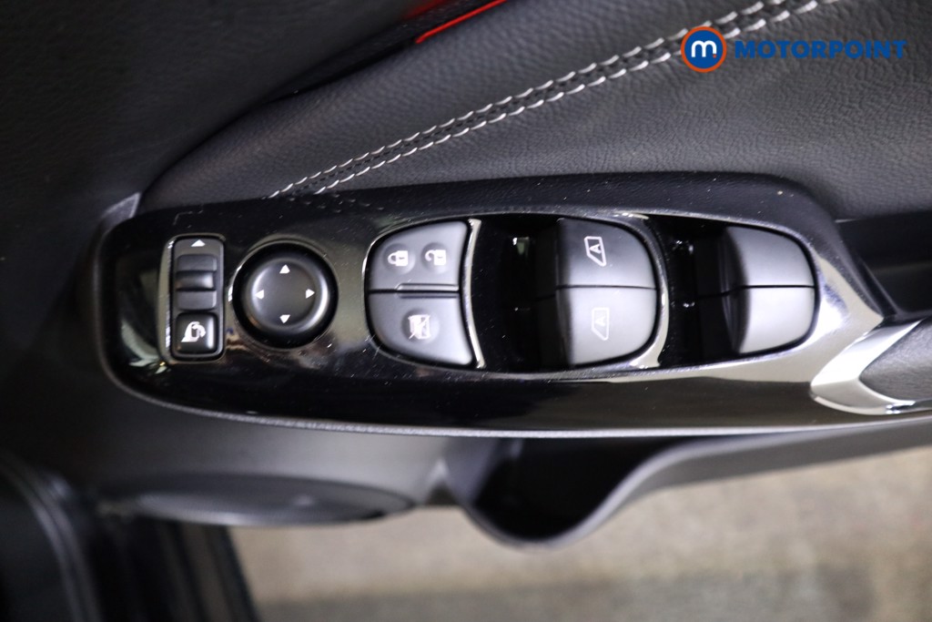 Nissan Juke Tekna Automatic Petrol SUV - Stock Number (1596686) - 8th supplementary image