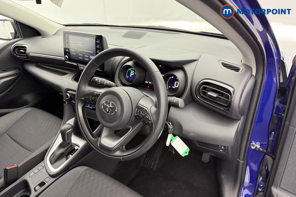 Toyota Yaris Design Automatic Petrol-Electric Hybrid Hatchback - Stock Number (1596980) - 3rd supplementary image