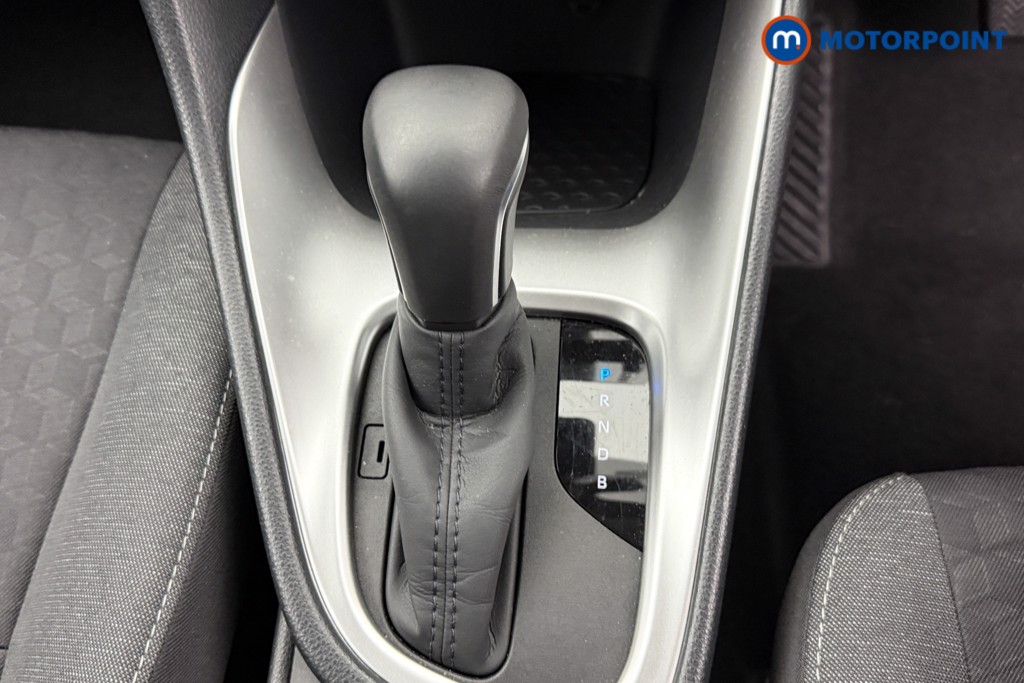 Toyota Yaris Design Automatic Petrol-Electric Hybrid Hatchback - Stock Number (1596980) - 10th supplementary image