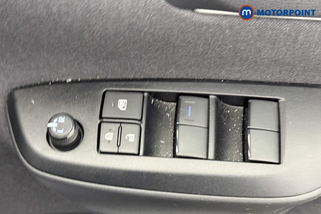 Toyota Yaris Design Automatic Petrol-Electric Hybrid Hatchback - Stock Number (1596980) - 14th supplementary image