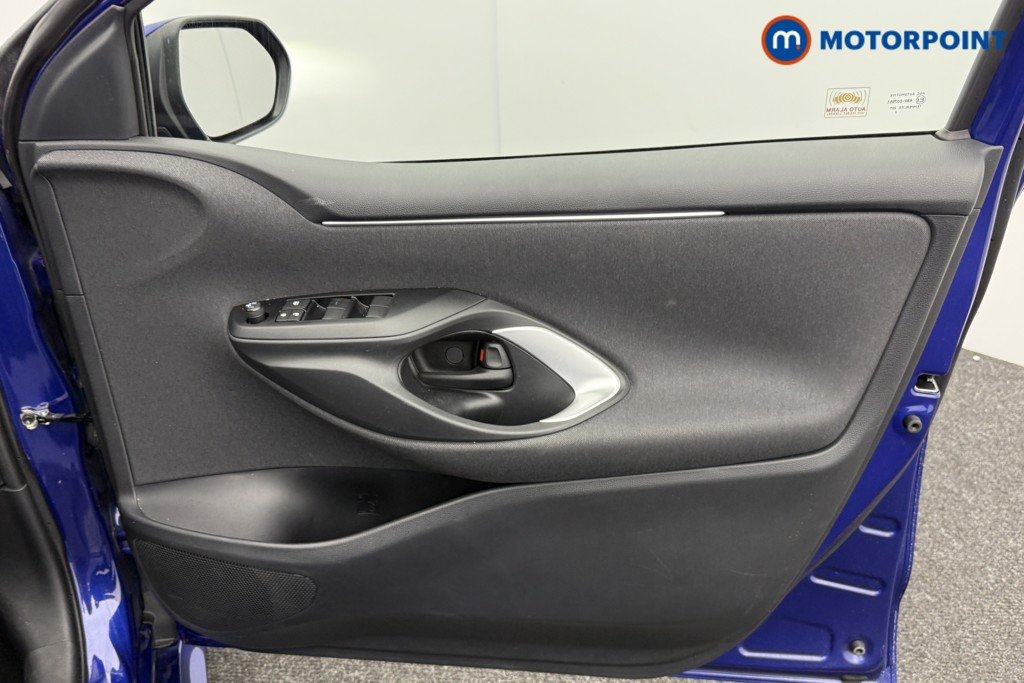 Toyota Yaris Design Automatic Petrol-Electric Hybrid Hatchback - Stock Number (1596980) - 15th supplementary image