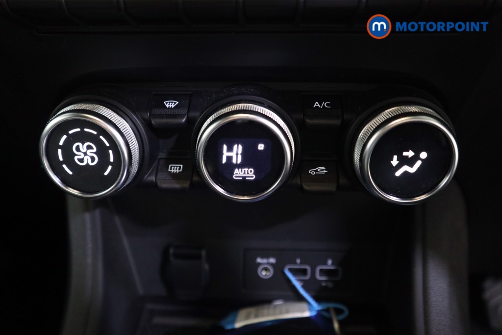 Renault Captur Se Edition Manual Petrol SUV - Stock Number (1597220) - 7th supplementary image