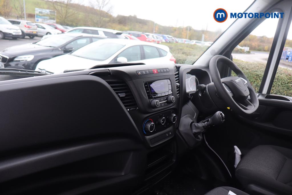 Iveco Daily Business Manual Diesel High Volume-High Roof Van - Stock Number (1597398) - 5th supplementary image