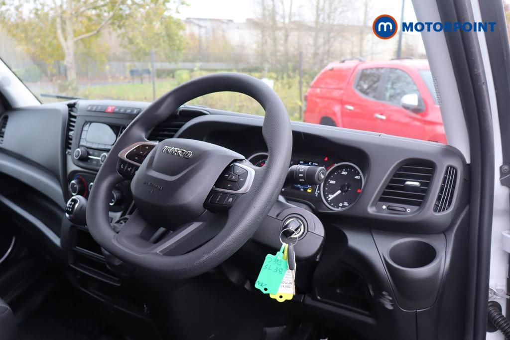 Iveco Daily Business Manual Diesel High Volume-High Roof Van - Stock Number (1597403) - Front bumper