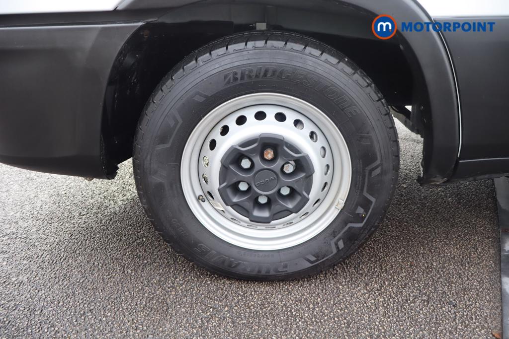 Iveco Daily Business Manual Diesel High Volume-High Roof Van - Stock Number (1597403) - 14th supplementary image